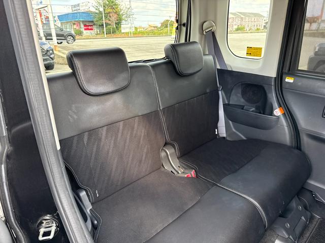 シートも大きな汚れやダメージはございません。納車前には室内クリーニングを施工し、綺麗な状態で納車します。
