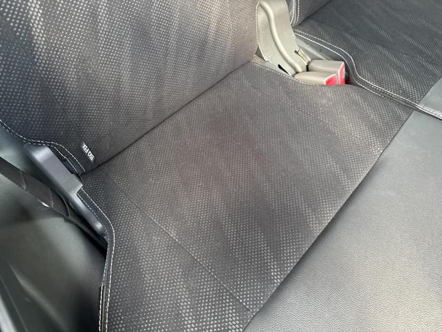 シートも大きな汚れやダメージはございません。納車前には室内クリーニングを施工し、綺麗な状態で納車します。