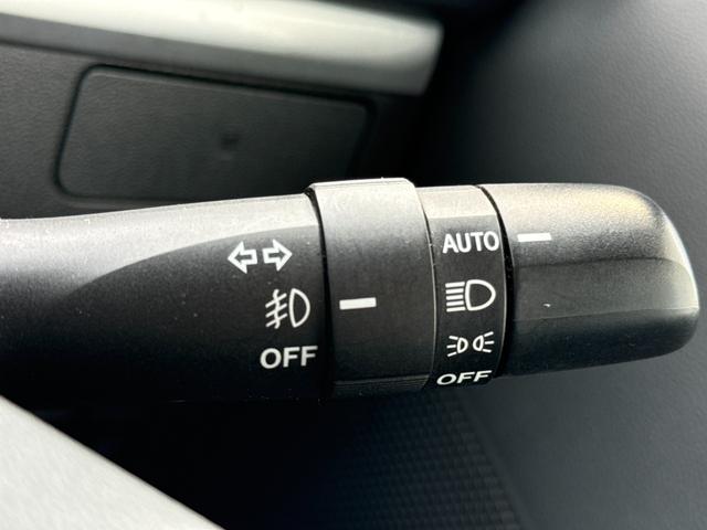 オートライト機能が搭載されています。トンネル付近の手動での切り替えが不要になります。