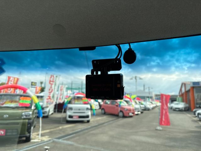 万が一の時に安心のドライブレコーダー付車両です。最新の物に取り換えも可能です。