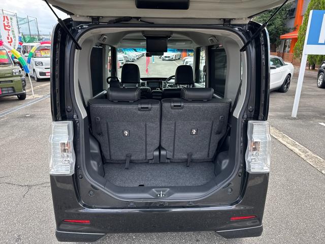 便利な収納スペースです。納車前には室内クリーニングを施工し、綺麗な状態で納車します。