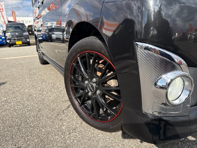 目立つような汚れやダメージはございません。