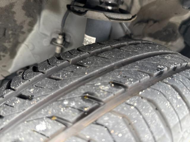 タイヤの溝の状態です。別途、お好みのタイヤに交換も可能です。詳しくはスタッフまでご相談ください。