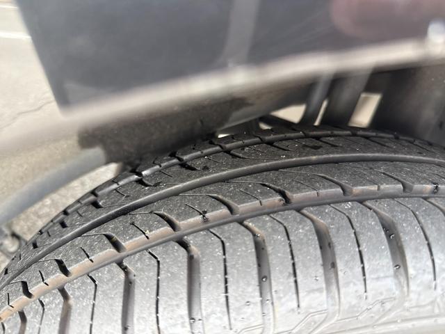 タイヤの溝の状態です。別途、お好みのタイヤに交換も可能です。詳しくはスタッフまでご相談ください。