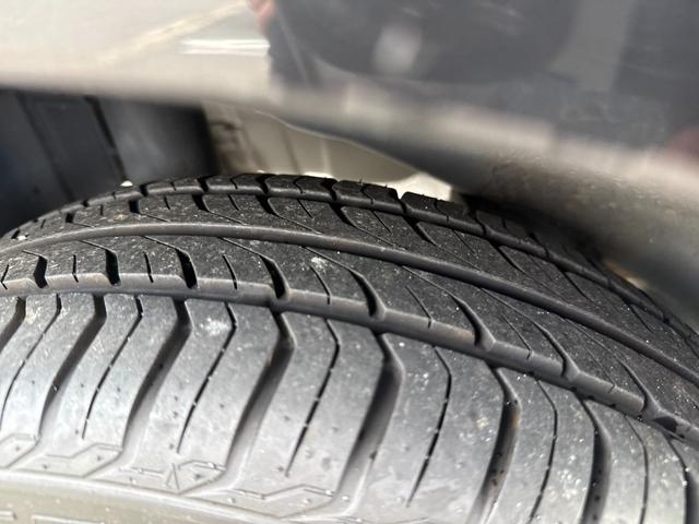 タイヤの溝の状態です。別途、お好みのタイヤに交換も可能です。詳しくはスタッフまでご相談ください。