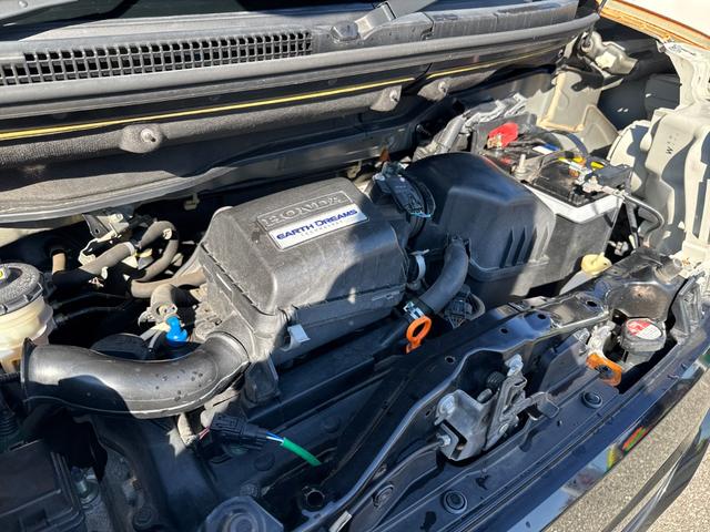 弊社の熟練のメカニックが法定整備をいたします。ご購入後のアフターサポートもお任せください。