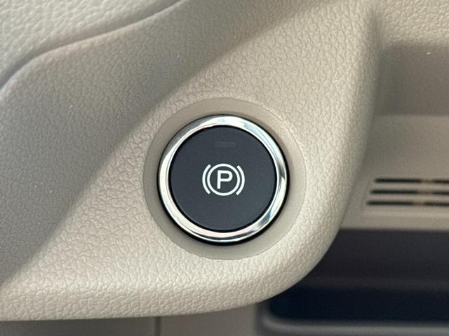 便利な電動パーキングブレーキです。