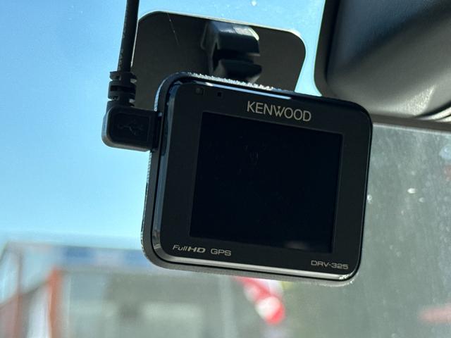 万が一の時に安心のドライブレコーダー付車両です。最新の物に取り換えも可能です。