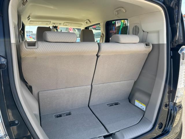便利な収納スペースです。納車前には室内クリーニングを施工し、綺麗な状態で納車します。