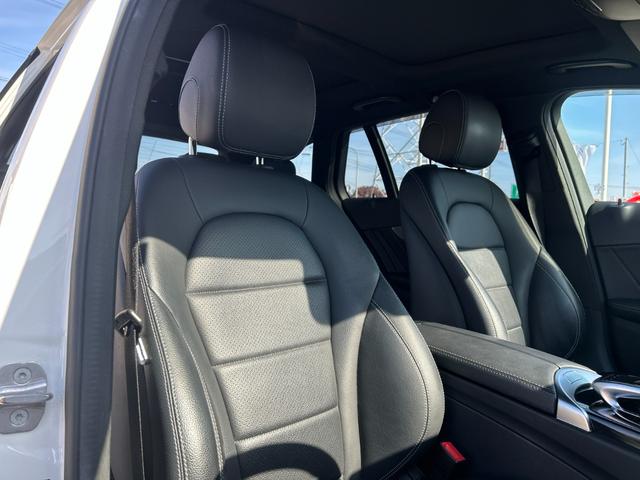 Cクラスステーションワゴン C180 ステーションワゴン ローレウスエディション レーダーセーフティpkg ベーシックpkg 純正フルセグナビ バックカメラ パドルシフト キーレスゴー BSM メモリ付パワーシート オートライト ACC 電動リヤゲート 純正AW リアフォグライト(13枚目)