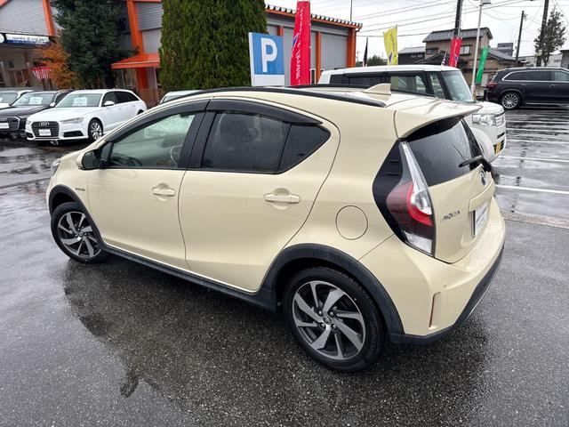 アクア クロスオーバー 純正フルセグSDナビ 全方位カメラ スマートキー 衝突軽減ブレーキ レーンキープアシスト オートエアコン シートヒーター ハーフレザーシート ステアリングスイッチ 純正AW ドラレコ前後 ETC(11枚目)