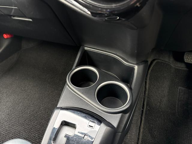 アクア クロスオーバー 純正フルセグSDナビ 全方位カメラ スマートキー 衝突軽減ブレーキ レーンキープアシスト オートエアコン シートヒーター ハーフレザーシート ステアリングスイッチ 純正AW ドラレコ前後 ETC(31枚目)