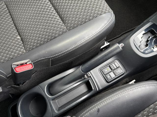 アクア クロスオーバー 純正フルセグSDナビ 全方位カメラ スマートキー 衝突軽減ブレーキ レーンキープアシスト オートエアコン シートヒーター ハーフレザーシート ステアリングスイッチ 純正AW ドラレコ前後 ETC(33枚目)