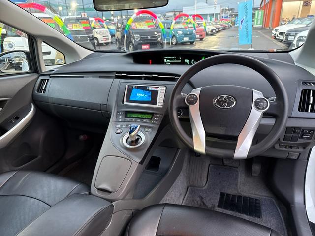 プリウス Ｓ　純正ワンセグＳＤナビ　スマートキー　プッシュスタート　アイドリングストップ　オートライト　オートエアコン　ステアリングスイッチ　フロントフォグライト　ＥＴＣ　ＡＵＸ接続可　全塗装済（元色シルバー）（17枚目）