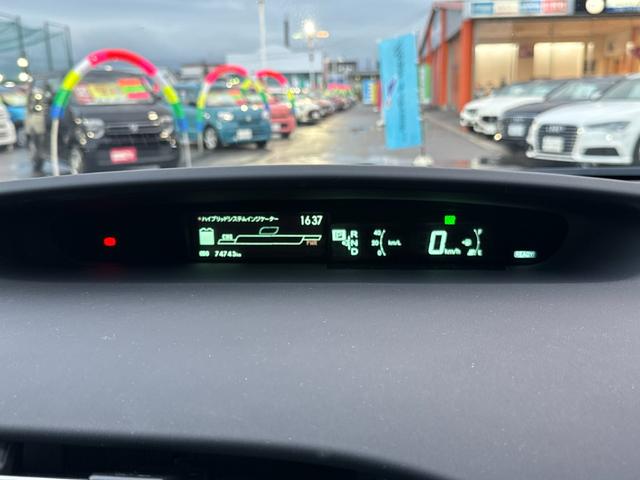 プリウス Ｓ　純正ワンセグＳＤナビ　スマートキー　プッシュスタート　アイドリングストップ　オートライト　オートエアコン　ステアリングスイッチ　フロントフォグライト　ＥＴＣ　ＡＵＸ接続可　全塗装済（元色シルバー）（18枚目）