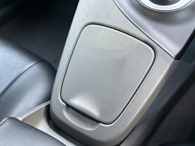 プリウス Ｓ　純正ワンセグＳＤナビ　スマートキー　プッシュスタート　アイドリングストップ　オートライト　オートエアコン　ステアリングスイッチ　フロントフォグライト　ＥＴＣ　ＡＵＸ接続可　全塗装済（元色シルバー）（26枚目）