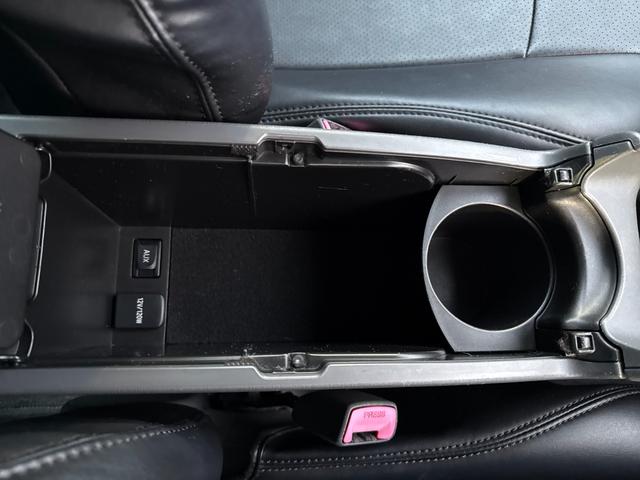 プリウス Ｓ　純正ワンセグＳＤナビ　スマートキー　プッシュスタート　アイドリングストップ　オートライト　オートエアコン　ステアリングスイッチ　フロントフォグライト　ＥＴＣ　ＡＵＸ接続可　全塗装済（元色シルバー）（30枚目）