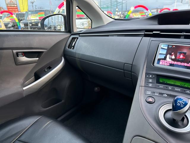 プリウス Ｓ　純正ワンセグＳＤナビ　スマートキー　プッシュスタート　アイドリングストップ　オートライト　オートエアコン　ステアリングスイッチ　フロントフォグライト　ＥＴＣ　ＡＵＸ接続可　全塗装済（元色シルバー）（31枚目）