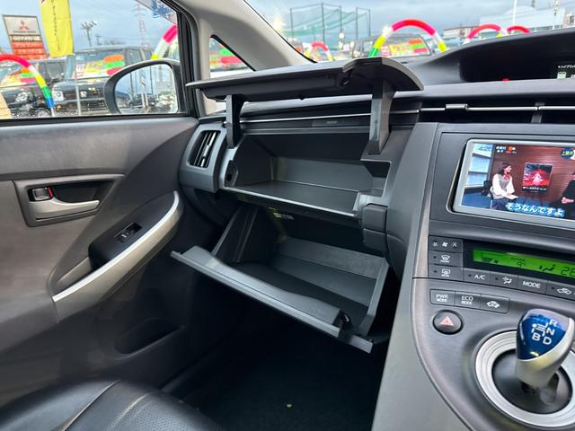 プリウス Ｓ　純正ワンセグＳＤナビ　スマートキー　プッシュスタート　アイドリングストップ　オートライト　オートエアコン　ステアリングスイッチ　フロントフォグライト　ＥＴＣ　ＡＵＸ接続可　全塗装済（元色シルバー）（32枚目）