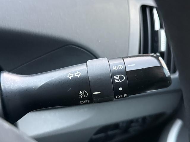 プリウス Ｓ　純正ワンセグＳＤナビ　スマートキー　プッシュスタート　アイドリングストップ　オートライト　オートエアコン　ステアリングスイッチ　フロントフォグライト　ＥＴＣ　ＡＵＸ接続可　全塗装済（元色シルバー）（35枚目）