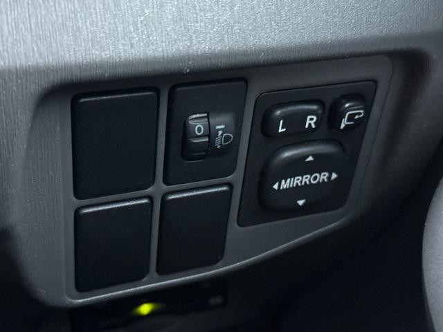 プリウス Ｓ　純正ワンセグＳＤナビ　スマートキー　プッシュスタート　アイドリングストップ　オートライト　オートエアコン　ステアリングスイッチ　フロントフォグライト　ＥＴＣ　ＡＵＸ接続可　全塗装済（元色シルバー）（36枚目）