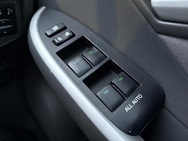 プリウス Ｓ　純正ワンセグＳＤナビ　スマートキー　プッシュスタート　アイドリングストップ　オートライト　オートエアコン　ステアリングスイッチ　フロントフォグライト　ＥＴＣ　ＡＵＸ接続可　全塗装済（元色シルバー）（38枚目）