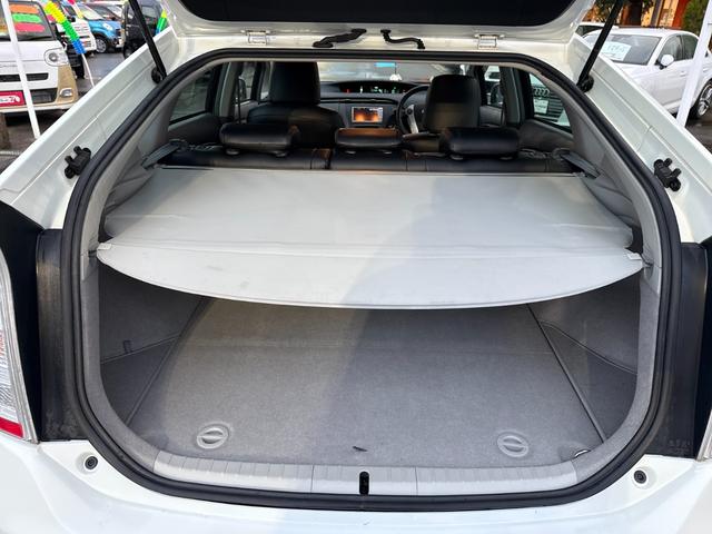 プリウス Ｓ　純正ワンセグＳＤナビ　スマートキー　プッシュスタート　アイドリングストップ　オートライト　オートエアコン　ステアリングスイッチ　フロントフォグライト　ＥＴＣ　ＡＵＸ接続可　全塗装済（元色シルバー）（40枚目）