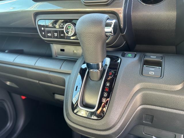 Ｎ－ＷＧＮカスタム Ｌ　届出済未使用車　ＨｏｎｄａＳＥＮＳＩＮＧ搭載　スマートキー　ＡＢＨ　オートライト　オートハイビーム　オートエアコン　シートヒーター　ＡＣＣ　ステアリングスイッチ　ＬＥＤライト　フォグライト　純正ＡＷ（23枚目）