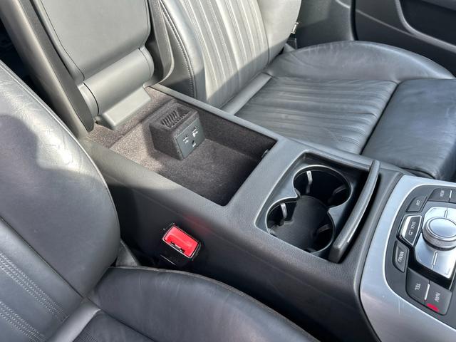 Ａ６アバント ２．０ＴＦＳＩクワトロ　Ｓラインパッケージ　リアコンフォートプラスパッケージ　パドルシフト　純正フルセグナビ　ＢＳＭ　黒革メモリ付パワーシート　オートライト　前後シートヒーター　ＡＣＣ　純正ＯＰ２０インチＡＷ　パノラマサンルーフ　電動リヤゲート（40枚目）