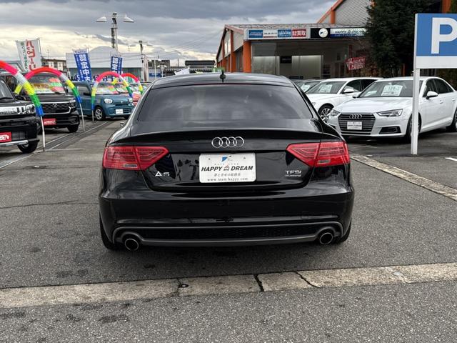 Ａ５スポーツバック ２．０ＴＦＳＩクワトロ　Ｓラインパッケージ　純正フルセグナビ　バックカメラ　パドルシフト　スマートキー　オートライト　オートエアコン　シートヒーター　純正レザーシート　ステアリングスイッチ　ＨＩＤライト　フォグライト前後　純正ＡＷ　ＥＴＣ（9枚目）