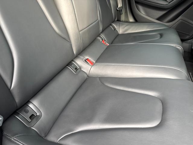 Ａ５スポーツバック ２．０ＴＦＳＩクワトロ　Ｓラインパッケージ　純正フルセグナビ　バックカメラ　パドルシフト　スマートキー　オートライト　オートエアコン　シートヒーター　純正レザーシート　ステアリングスイッチ　ＨＩＤライト　フォグライト前後　純正ＡＷ　ＥＴＣ（17枚目）