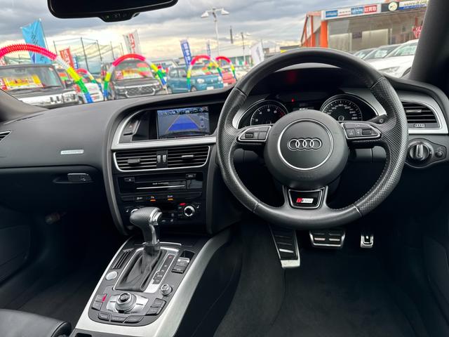 Ａ５スポーツバック ２．０ＴＦＳＩクワトロ　Ｓラインパッケージ　純正フルセグナビ　バックカメラ　パドルシフト　スマートキー　オートライト　オートエアコン　シートヒーター　純正レザーシート　ステアリングスイッチ　ＨＩＤライト　フォグライト前後　純正ＡＷ　ＥＴＣ（18枚目）