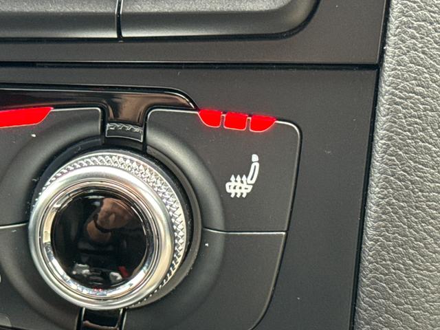 Ａ５スポーツバック ２．０ＴＦＳＩクワトロ　Ｓラインパッケージ　純正フルセグナビ　バックカメラ　パドルシフト　スマートキー　オートライト　オートエアコン　シートヒーター　純正レザーシート　ステアリングスイッチ　ＨＩＤライト　フォグライト前後　純正ＡＷ　ＥＴＣ（29枚目）