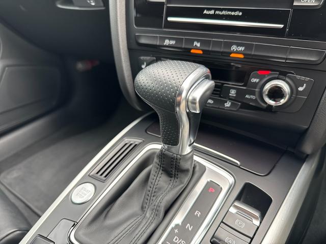 Ａ５スポーツバック ２．０ＴＦＳＩクワトロ　Ｓラインパッケージ　純正フルセグナビ　バックカメラ　パドルシフト　スマートキー　オートライト　オートエアコン　シートヒーター　純正レザーシート　ステアリングスイッチ　ＨＩＤライト　フォグライト前後　純正ＡＷ　ＥＴＣ（30枚目）