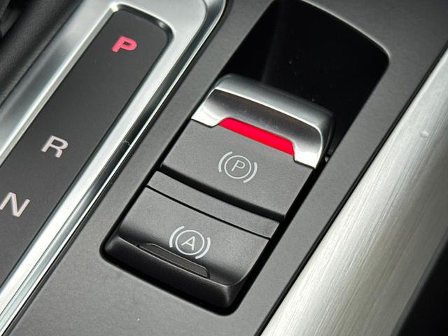 Ａ５スポーツバック ２．０ＴＦＳＩクワトロ　Ｓラインパッケージ　純正フルセグナビ　バックカメラ　パドルシフト　スマートキー　オートライト　オートエアコン　シートヒーター　純正レザーシート　ステアリングスイッチ　ＨＩＤライト　フォグライト前後　純正ＡＷ　ＥＴＣ（35枚目）