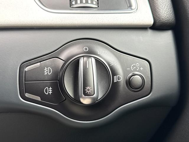 Ａ５スポーツバック ２．０ＴＦＳＩクワトロ　Ｓラインパッケージ　純正フルセグナビ　バックカメラ　パドルシフト　スマートキー　オートライト　オートエアコン　シートヒーター　純正レザーシート　ステアリングスイッチ　ＨＩＤライト　フォグライト前後　純正ＡＷ　ＥＴＣ（47枚目）