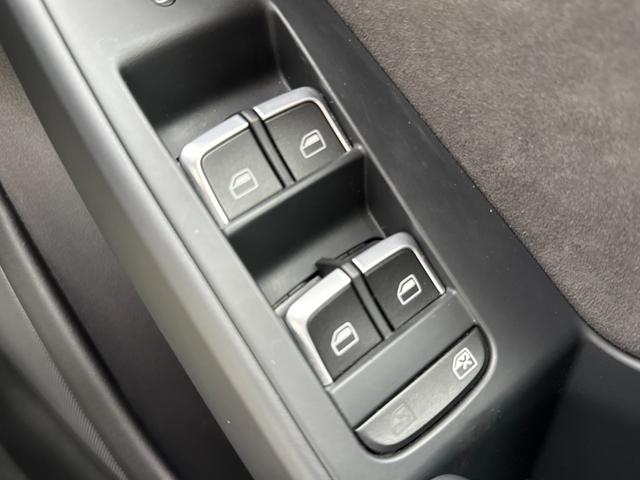 Ａ５スポーツバック ２．０ＴＦＳＩクワトロ　Ｓラインパッケージ　純正フルセグナビ　バックカメラ　パドルシフト　スマートキー　オートライト　オートエアコン　シートヒーター　純正レザーシート　ステアリングスイッチ　ＨＩＤライト　フォグライト前後　純正ＡＷ　ＥＴＣ（50枚目）