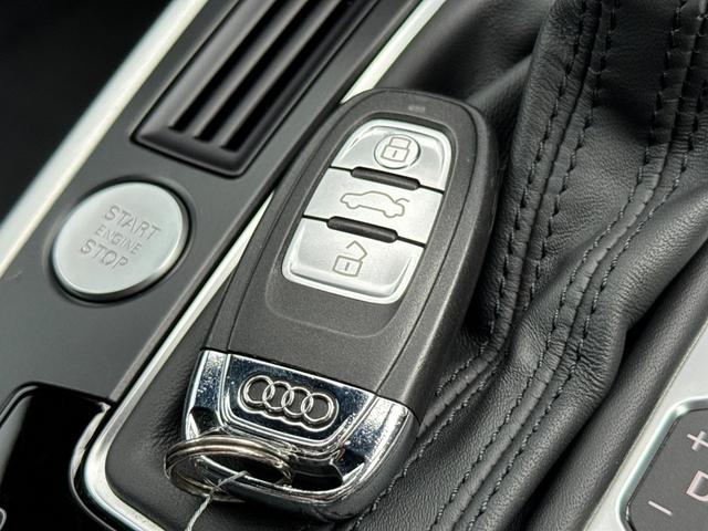 Ａ５スポーツバック ２．０ＴＦＳＩクワトロ　Ｓラインパッケージ　純正フルセグナビ　バックカメラ　パドルシフト　スマートキー　オートライト　オートエアコン　シートヒーター　純正レザーシート　ステアリングスイッチ　ＨＩＤライト　フォグライト前後　純正ＡＷ　ＥＴＣ（54枚目）