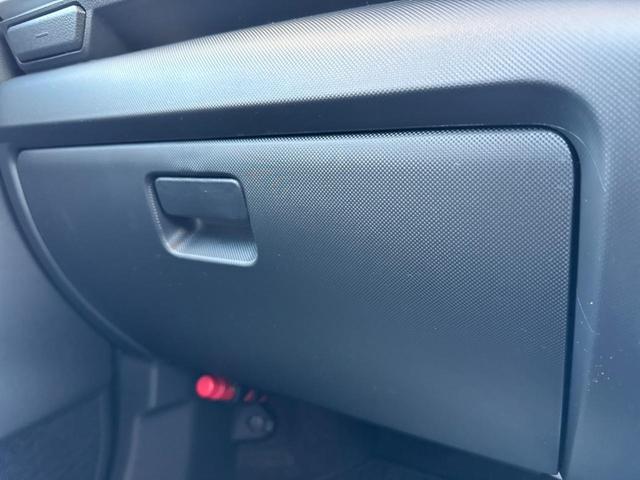 �O���[�u�{�b�N�X�ł��B�[�ԑO�ɂ͎����N���[�j���O���{�H���A�Y��ȏ�ԂŔ[�Ԃ��܂��B