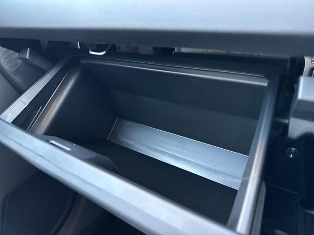 �O���[�u�{�b�N�X�ł��B�[�ԑO�ɂ͎����N���[�j���O���{�H���A�Y��ȏ�ԂŔ[�Ԃ��܂��B