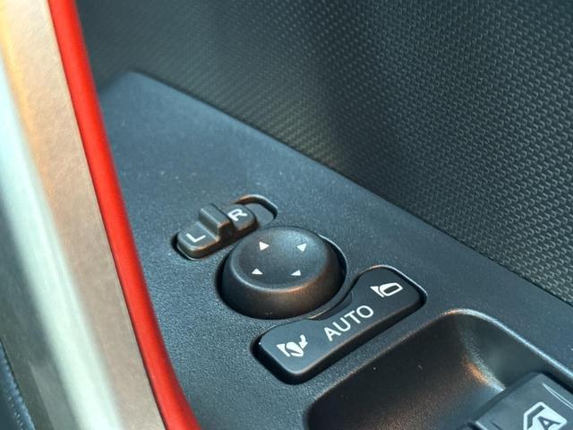 �p���[�E�B���h�E�Ɠd���i�[�~���[�̑���X�C�b�`�ł��B�ڗ��悤�ȉ����_���[�W�͂������܂���B