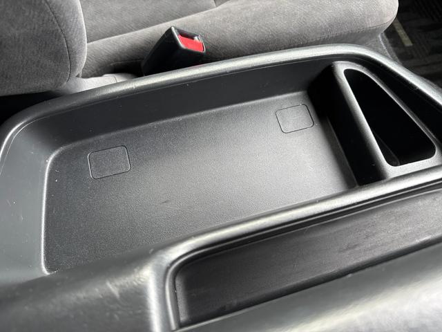 ハイエースワゴン ＧＬ　１オーナー　メーカーＯＰＡＷ　メーカーＯＰＬＥＤライト　両側電動スライドドア　コーナーセンサー　フルセグメモリーナビ　バックカメラ　オートライト　オートエアコン　ステアリングスイッチ　フォグライト前後（52枚目）