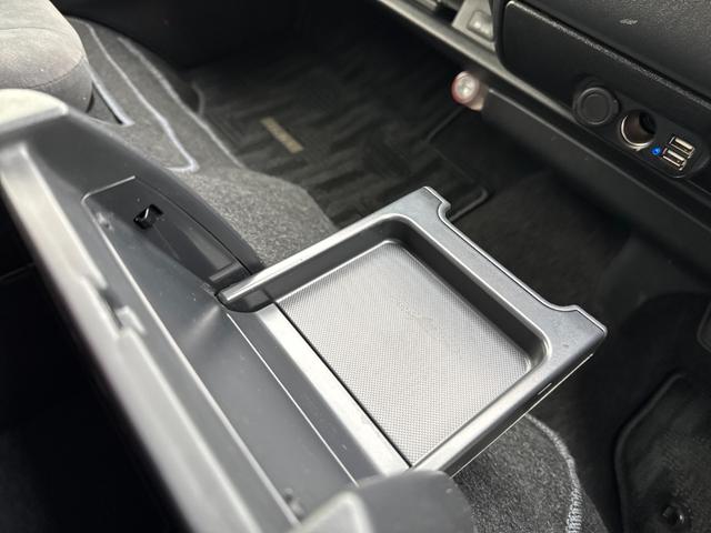 ハイエースワゴン ＧＬ　１オーナー　メーカーＯＰＡＷ　メーカーＯＰＬＥＤライト　両側電動スライドドア　コーナーセンサー　フルセグメモリーナビ　バックカメラ　オートライト　オートエアコン　ステアリングスイッチ　フォグライト前後（57枚目）