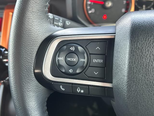 �X�e�A�����O�X�C�b�`�����ڂ���Ă��܂��B���L�΂����Ƀi�r��ʂ̑��삪�\�ɂȂ�܂��B