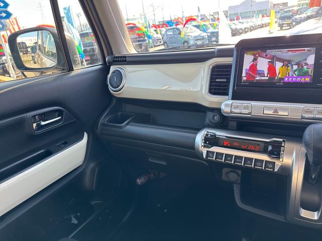 �O���[�u�{�b�N�X�ł��B�[�ԑO�ɂ͎����N���[�j���O���{�H���A�Y��ȏ�ԂŔ[�Ԃ��܂��B