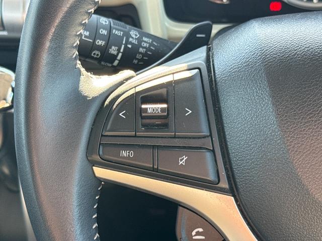 �X�e�A�����O�X�C�b�`�����ڂ���Ă��܂��B���L�΂����Ƀi�r��ʂ̑��삪�\�ɂȂ�܂��B