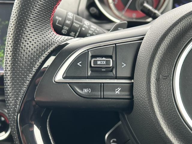 �X�e�A�����O�X�C�b�`�����ڂ���Ă��܂��B���L�΂����Ƀi�r��ʂ̑��삪�\�ɂȂ�܂��B