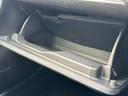 グローブボックスです。納車前には室内クリーニングを施工し、綺麗な状態で納車します。