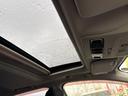 サンルーフ付き車両です。車内が明るくなり開放感が得られるので、快適なドライブにオススメです。
