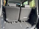 大きな荷物も入るトランクです。シートを倒せばさらに積み込みが可能になります。